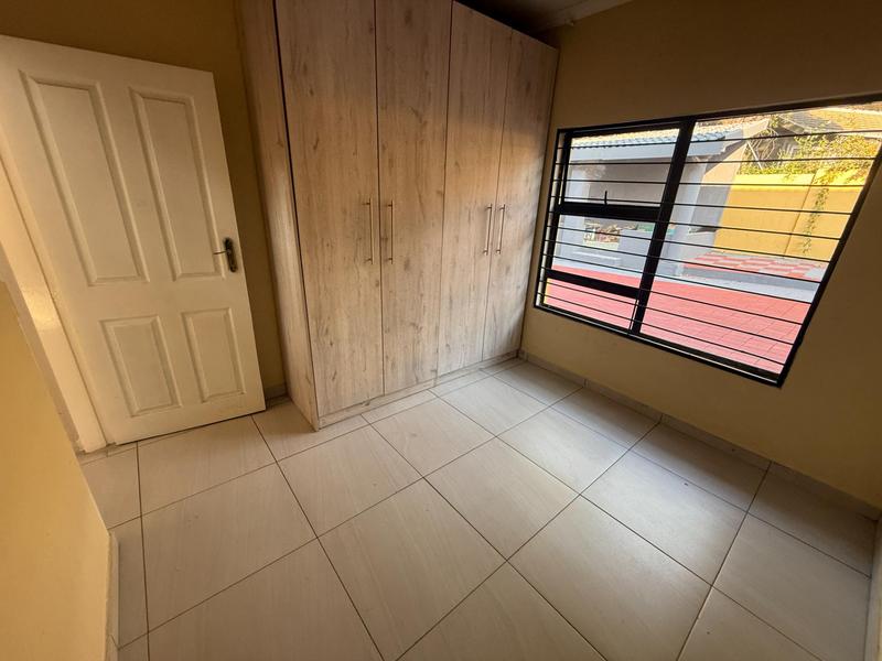 To Let 6 Bedroom Property for Rent in The Reeds Gauteng