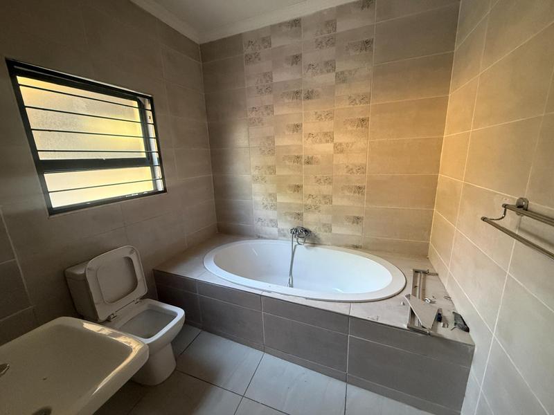 To Let 6 Bedroom Property for Rent in The Reeds Gauteng