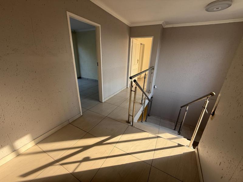 To Let 6 Bedroom Property for Rent in The Reeds Gauteng