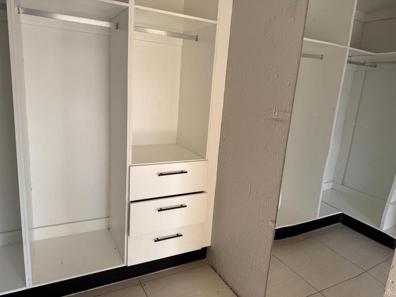 To Let 6 Bedroom Property for Rent in The Reeds Gauteng