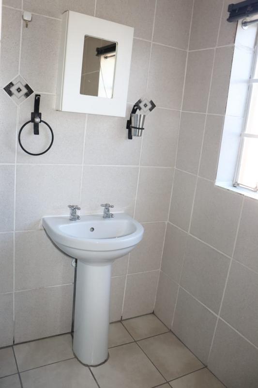 2 Bedroom Property for Sale in Knopjeslaagte Gauteng