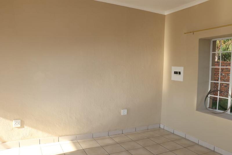 2 Bedroom Property for Sale in Knopjeslaagte Gauteng