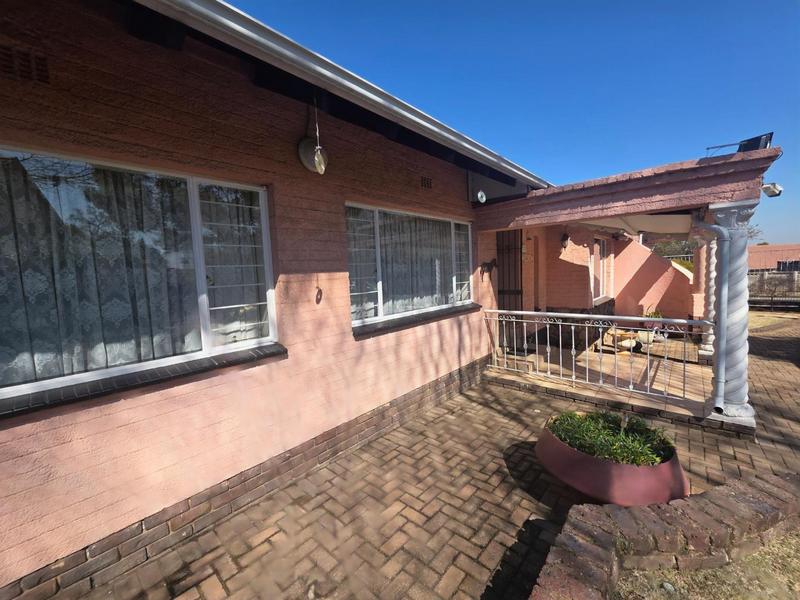 5 Bedroom Property for Sale in Farrar Park Gauteng