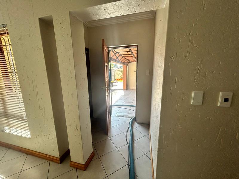 To Let 3 Bedroom Property for Rent in Sunair Park Gauteng