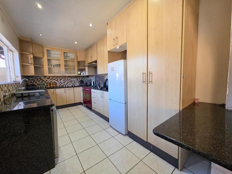 3 Bedroom Property for Sale in Brackendowns Gauteng