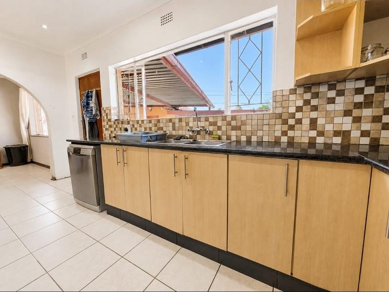 3 Bedroom Property for Sale in Brackendowns Gauteng