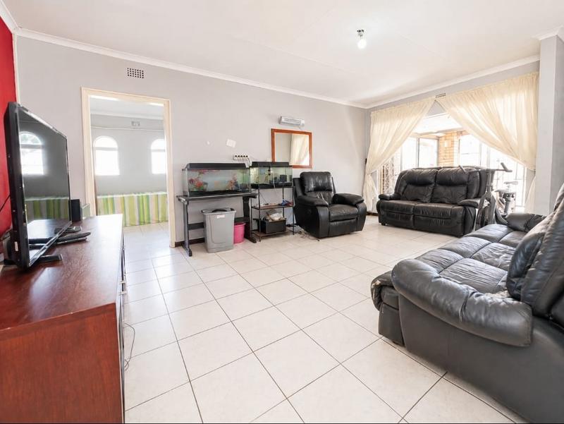 3 Bedroom Property for Sale in Brackendowns Gauteng