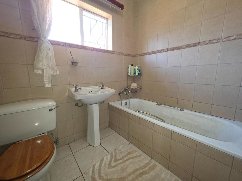3 Bedroom Property for Sale in Brackendowns Gauteng
