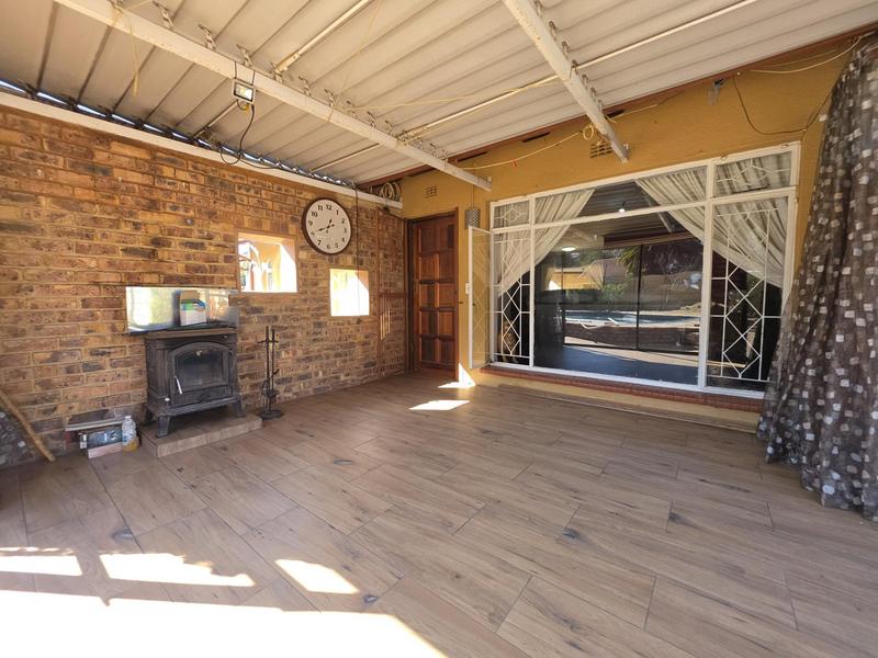 3 Bedroom Property for Sale in Brackendowns Gauteng