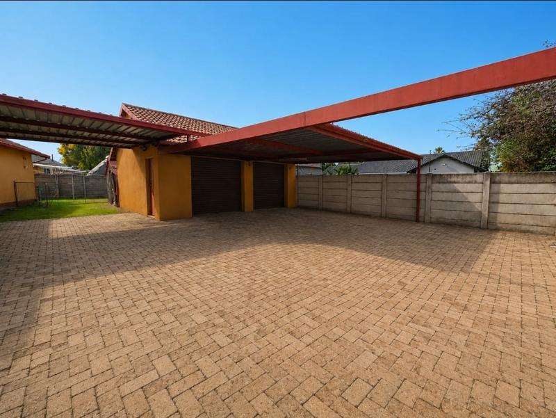 3 Bedroom Property for Sale in Brackendowns Gauteng