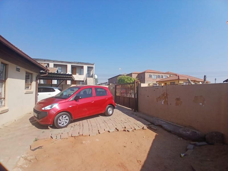 9 Bedroom Property for Sale in Olievenhoutbosch Gauteng