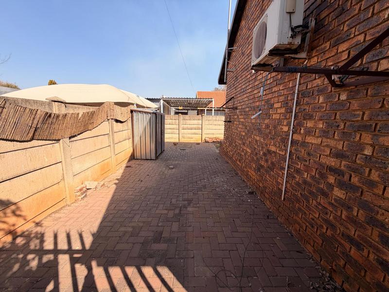 To Let 3 Bedroom Property for Rent in Golf Park Gauteng