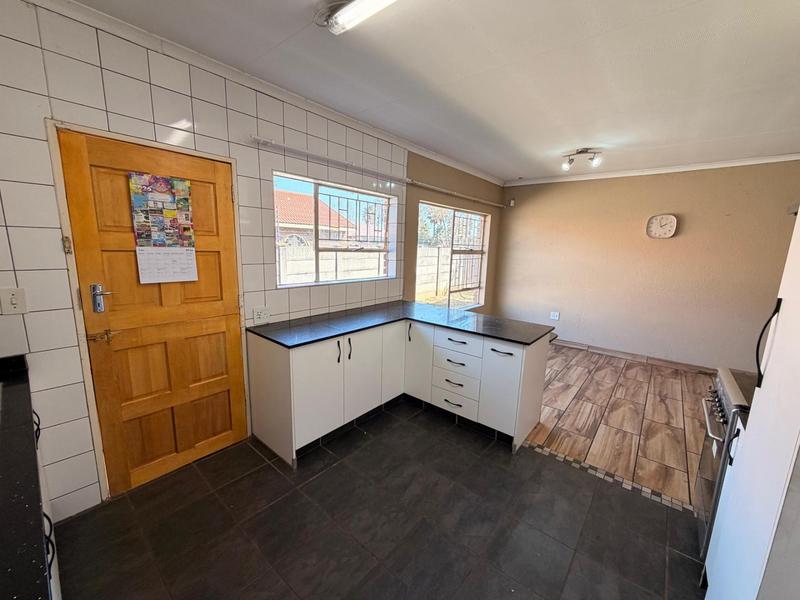 To Let 3 Bedroom Property for Rent in Golf Park Gauteng