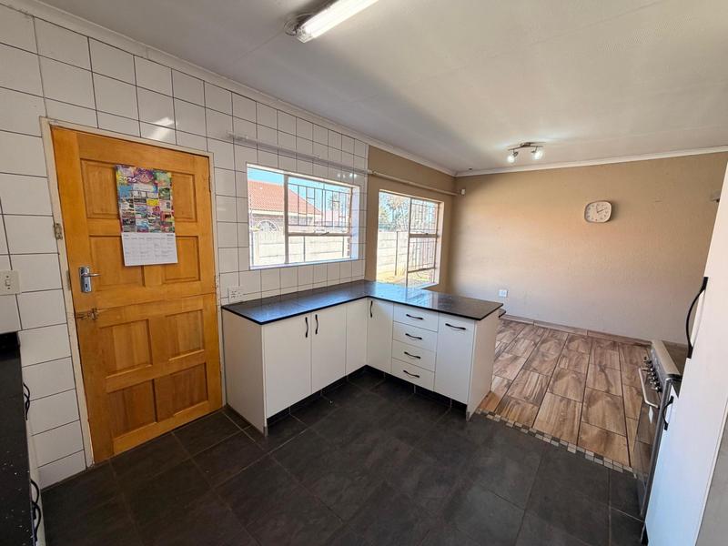To Let 3 Bedroom Property for Rent in Golf Park Gauteng