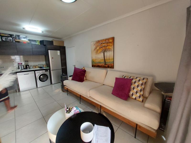 1 Bedroom Property for Sale in Bryanston Gauteng