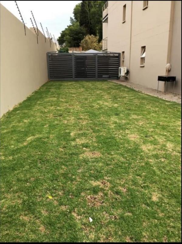 To Let 2 Bedroom Property for Rent in Hurlingham Gauteng