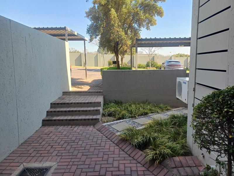 To Let 1 Bedroom Property for Rent in Lonehill Gauteng