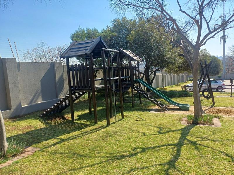 To Let 1 Bedroom Property for Rent in Lonehill Gauteng