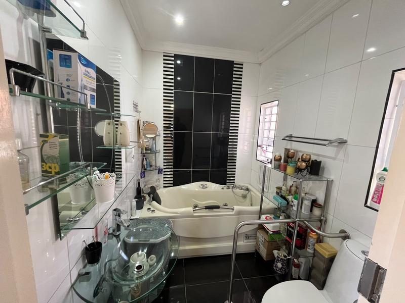 To Let 3 Bedroom Property for Rent in Sandton Central Gauteng
