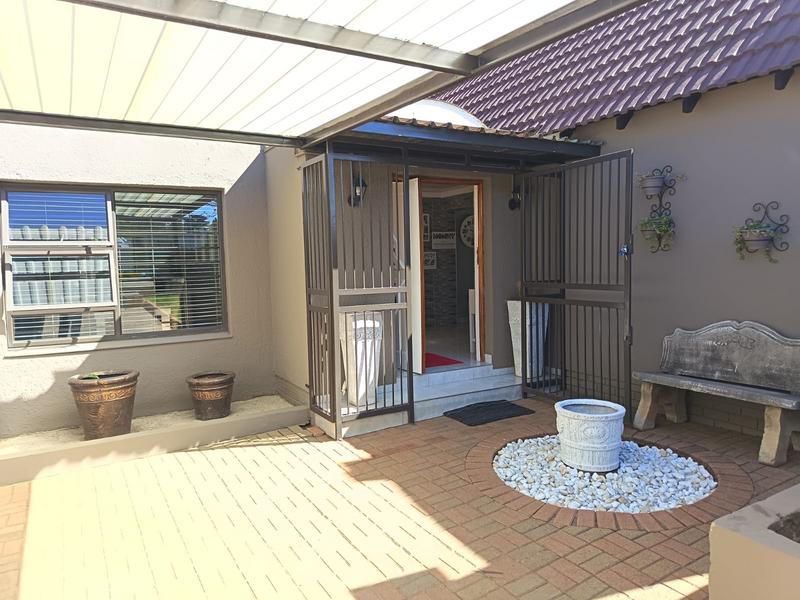 4 Bedroom Property for Sale in Brackendowns Gauteng