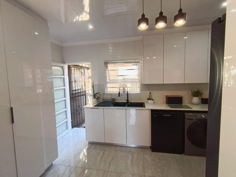 4 Bedroom Property for Sale in Brackendowns Gauteng