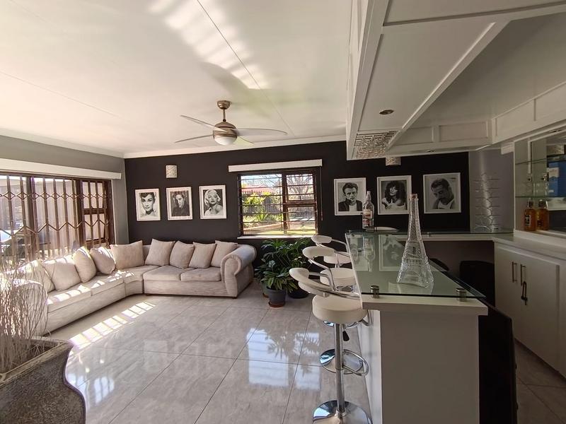 4 Bedroom Property for Sale in Brackendowns Gauteng