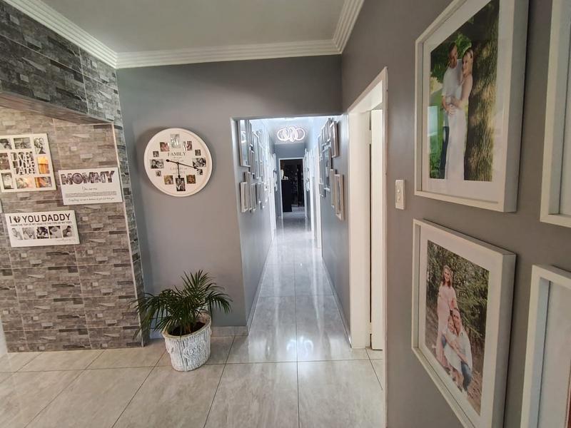 4 Bedroom Property for Sale in Brackendowns Gauteng