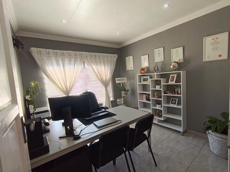 4 Bedroom Property for Sale in Brackendowns Gauteng