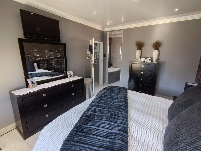 4 Bedroom Property for Sale in Brackendowns Gauteng