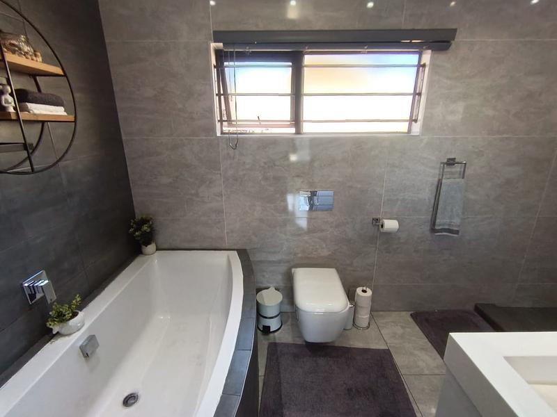 4 Bedroom Property for Sale in Brackendowns Gauteng