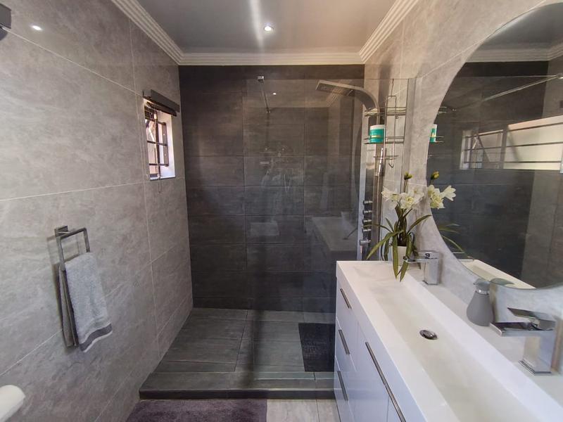 4 Bedroom Property for Sale in Brackendowns Gauteng