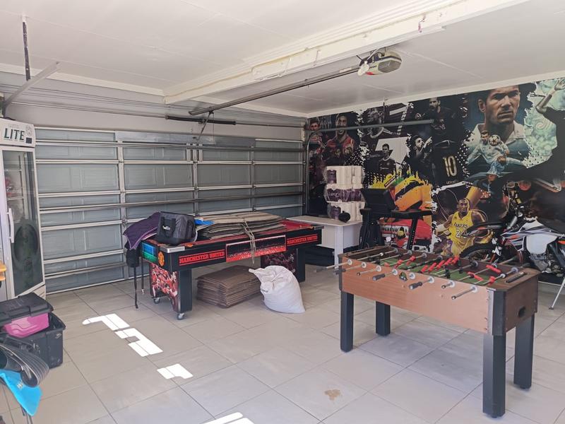 4 Bedroom Property for Sale in Brackendowns Gauteng