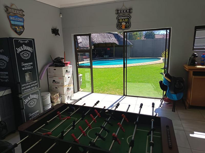 4 Bedroom Property for Sale in Brackendowns Gauteng