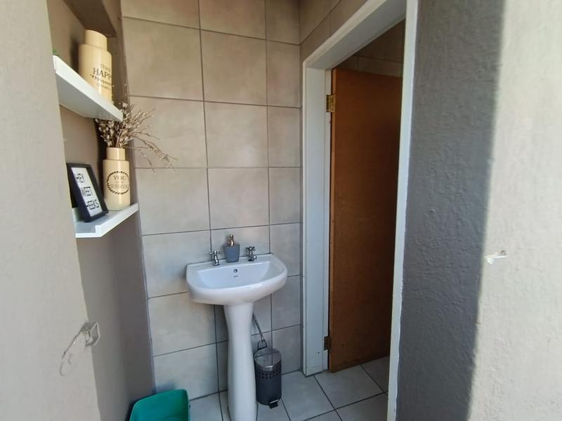 4 Bedroom Property for Sale in Brackendowns Gauteng