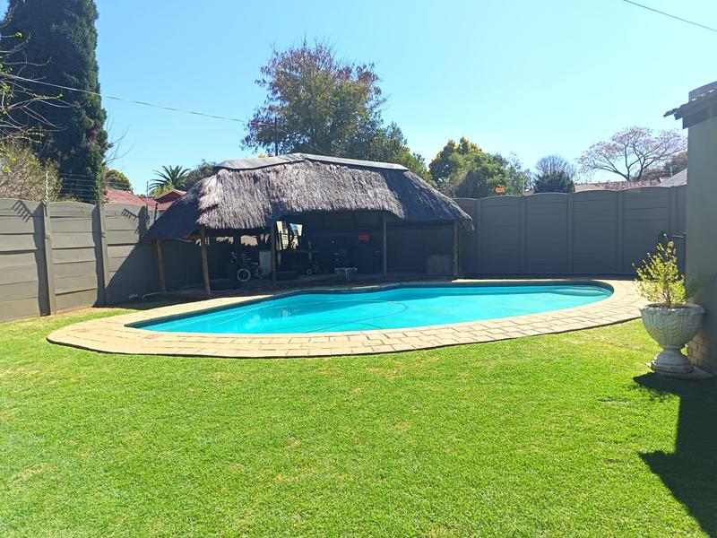 4 Bedroom Property for Sale in Brackendowns Gauteng