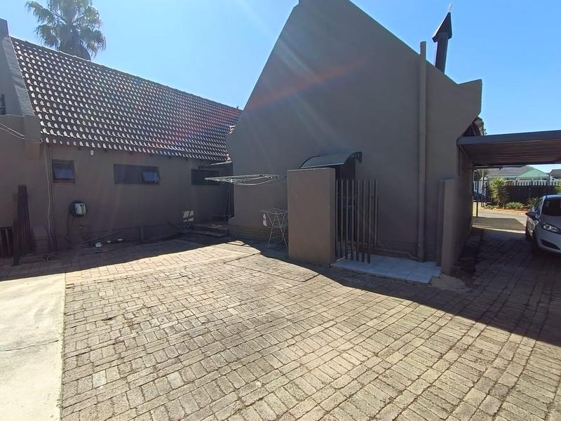 4 Bedroom Property for Sale in Brackendowns Gauteng