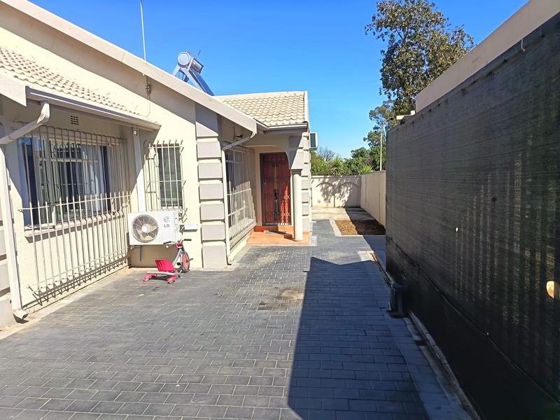 3 Bedroom Property for Sale in Brackendowns Gauteng