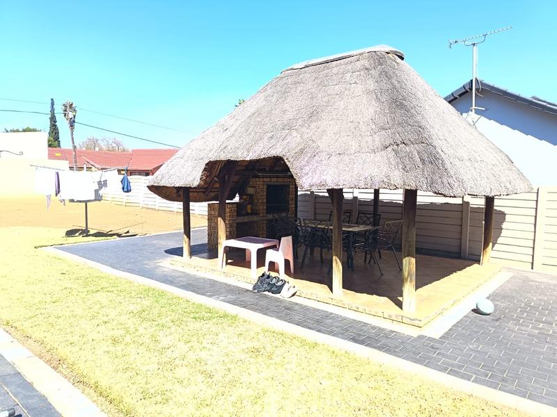 3 Bedroom Property for Sale in Brackendowns Gauteng