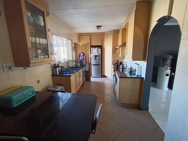 3 Bedroom Property for Sale in Brackendowns Gauteng