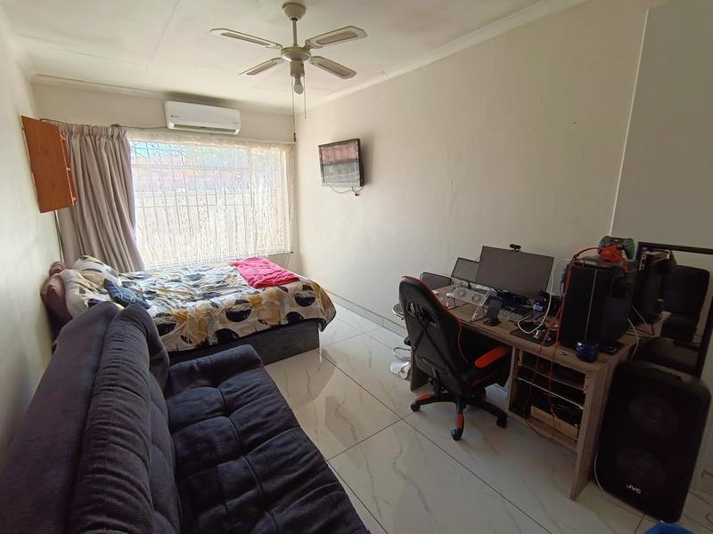 3 Bedroom Property for Sale in Brackendowns Gauteng