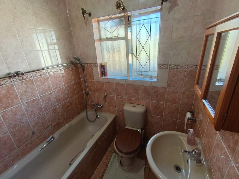 3 Bedroom Property for Sale in Brackendowns Gauteng