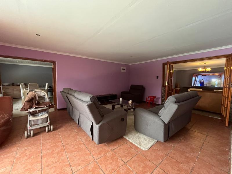 5 Bedroom Property for Sale in Linmeyer Gauteng