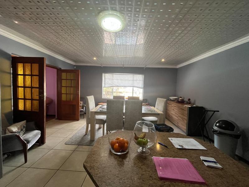 5 Bedroom Property for Sale in Linmeyer Gauteng