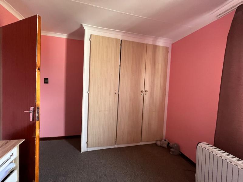 5 Bedroom Property for Sale in Linmeyer Gauteng