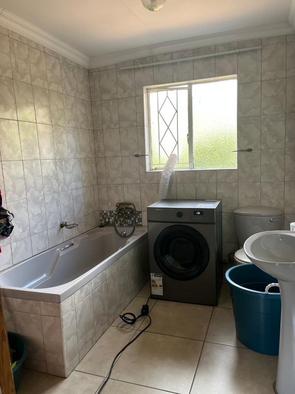 5 Bedroom Property for Sale in Linmeyer Gauteng