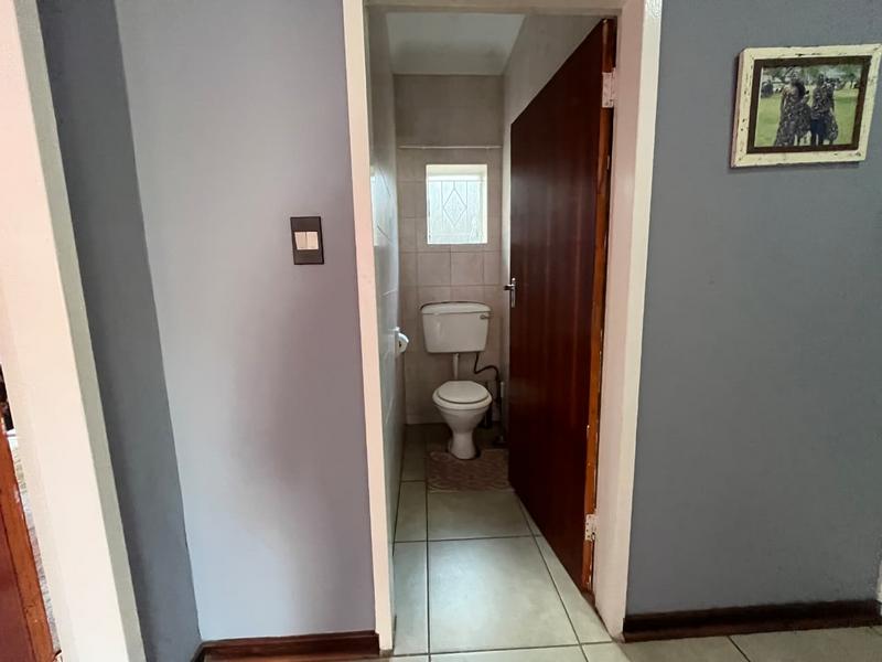 5 Bedroom Property for Sale in Linmeyer Gauteng