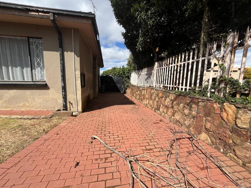 5 Bedroom Property for Sale in Linmeyer Gauteng