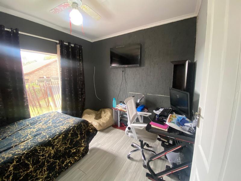3 Bedroom Property for Sale in Mulbarton Gauteng