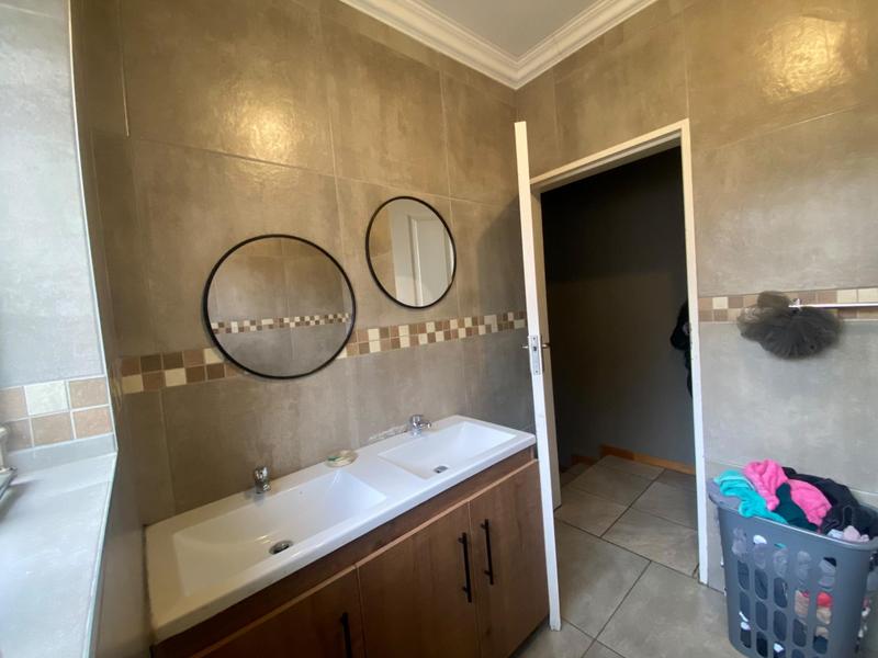3 Bedroom Property for Sale in Mulbarton Gauteng