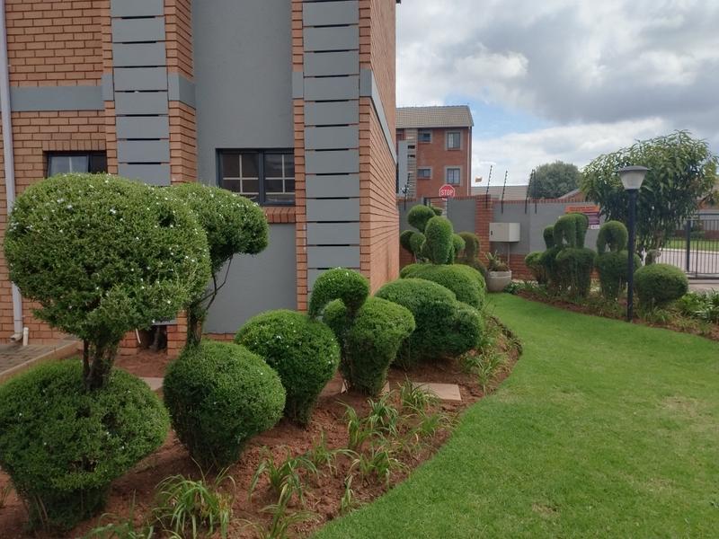 To Let 2 Bedroom Property for Rent in Noordwyk Gauteng